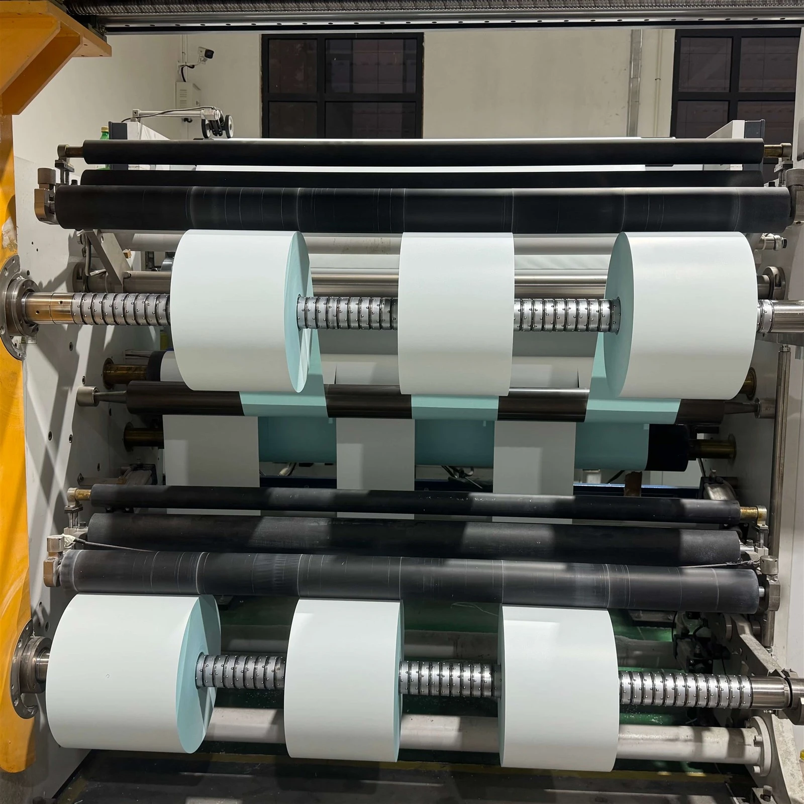 Self-adhesive paper slitting and rewinding equipment Self-adhesive paper slitting and rewinding equipment